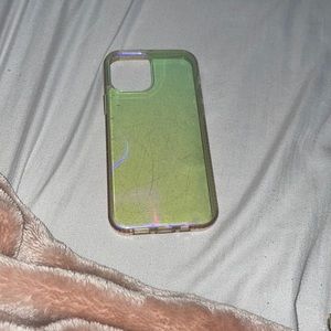 iphone 12 case (it’s not yellow it’s matallic)